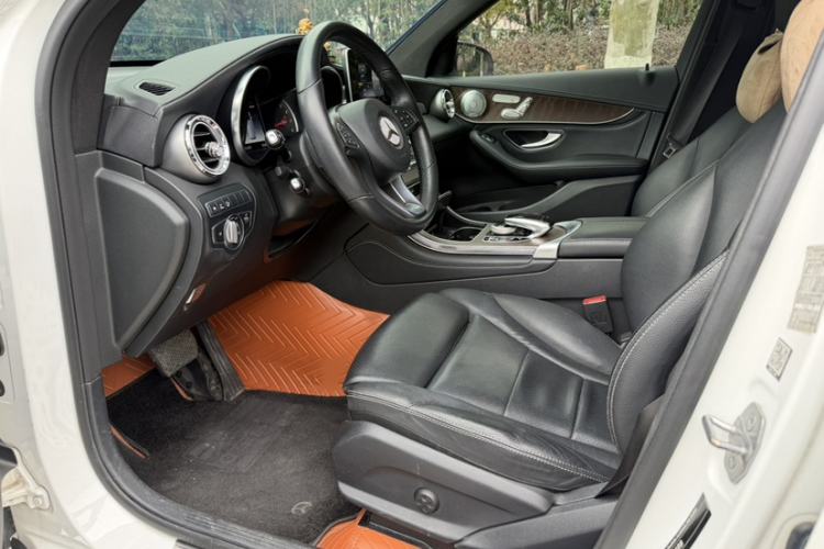 Used Mercedes-Benz GLC 2018 GLC 300 4MATIC Sport Edition Interior 1