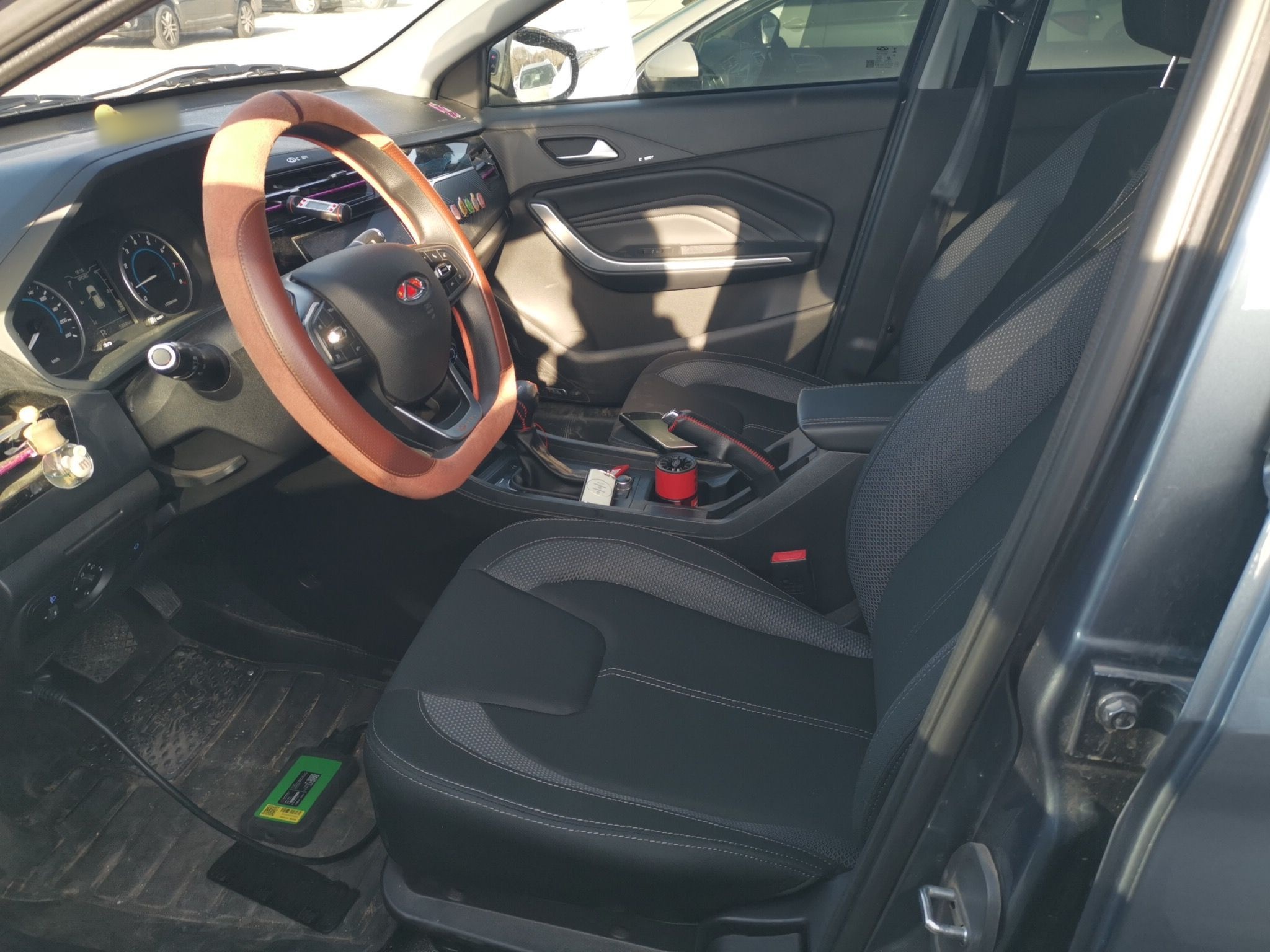 المقاعد الأمامية داخل السيارة