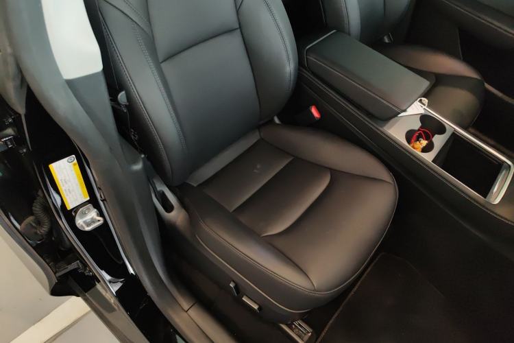 Used Tesla Model Y 2023 Rear-Wheel-Drive Version Right Front Seat