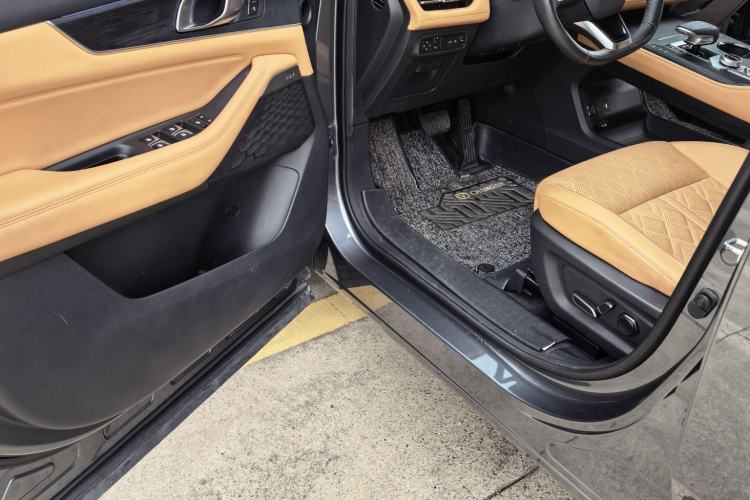 Used CHANGAN UNI-K 2021 2.0T All-Wheel Drive Prestige Version Interior 4