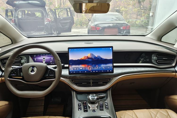 Used Denza D9 2022 DM-i 1040 Prestige Model