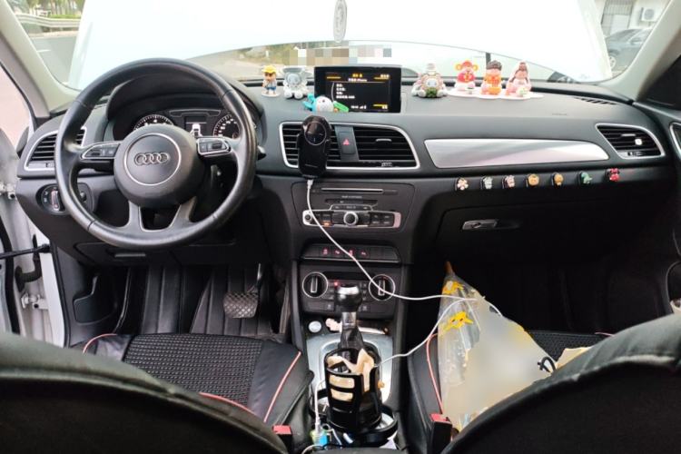 Used Audi Q3 2017 35 TFSI Style Edition Center Console