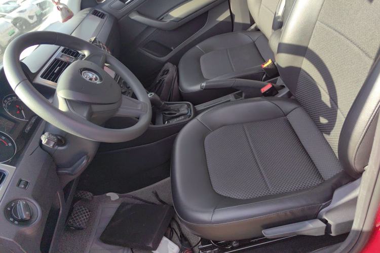 Used Skoda Rapid Spaceback 2014 1.6L Automatic Enjoyment Edition
