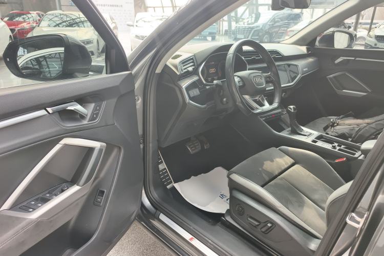 Used Audi Q3 2022 40 TFSI Fashion Dynamic Model
