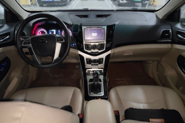 Used BYD e5 2018 450 Smart Connect Enjoyment Version
