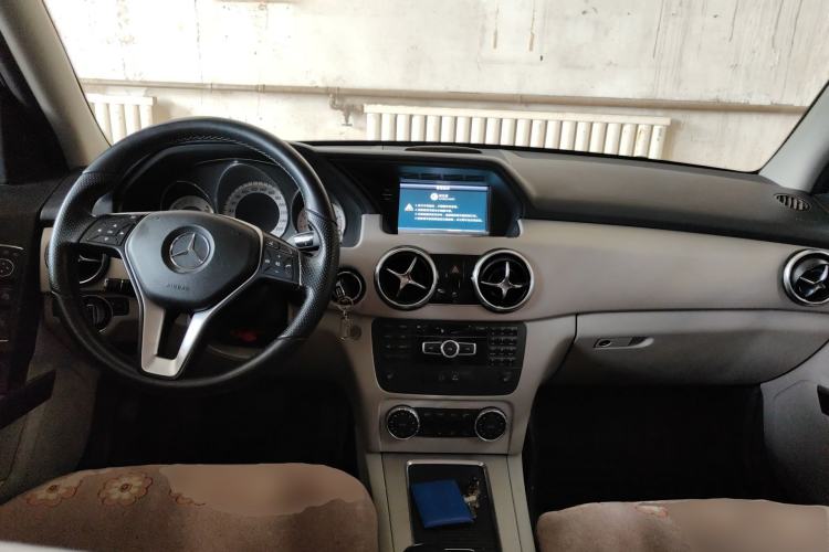 Used Mercedes-Benz GLK-Class 2013 GLK 300 4MATIC Dynamic Edition Center Console