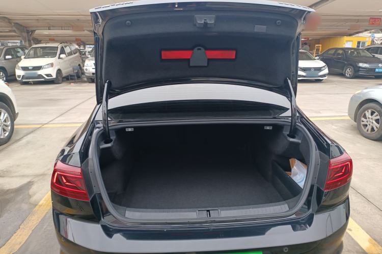 Used Volkswagen Magotan 2023 2 Million Units Limited Edition 330TSI DSG Leading Version
