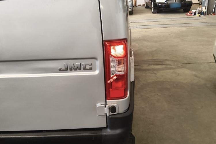 Used JMC Transit 2019 2.8T Commercial Version Short Wheelbase Mid-Roof 6-Seater China VI JX493
