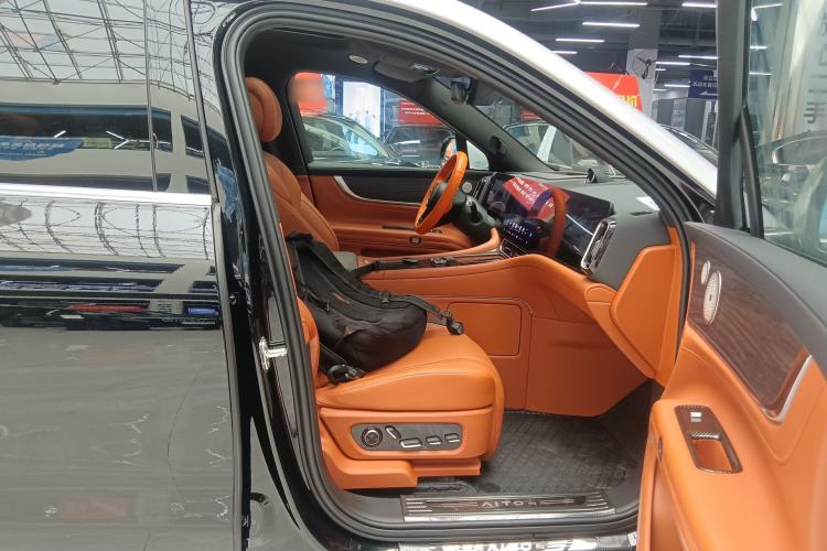 Used Hima AITO M9 2024 Range-Extended Max Edition 42 kWh 6-Seater Version Right Front Seat