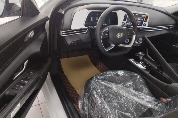 Used Hyundai Elantra 2023 1.5L CVT GLX Elite Edition Driver Seat