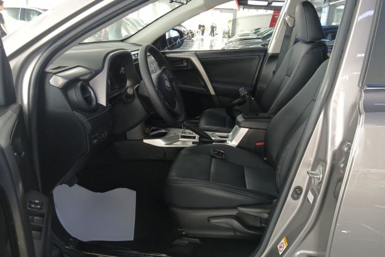 Used Toyota RAV4 2016 2.0L CVT Two-Wheel Drive Fashion Edition China V Standard Left Front Seat