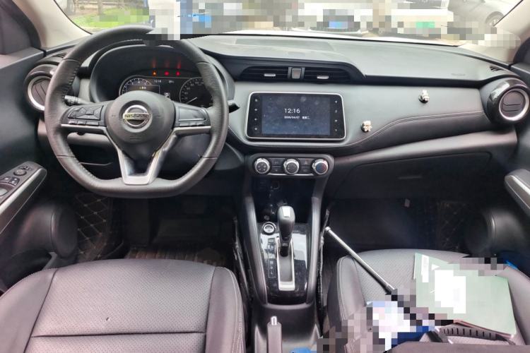 Used Nissan Kicks 2020 1.5L XV CVT Smart Connect Luxury Edition Center Console