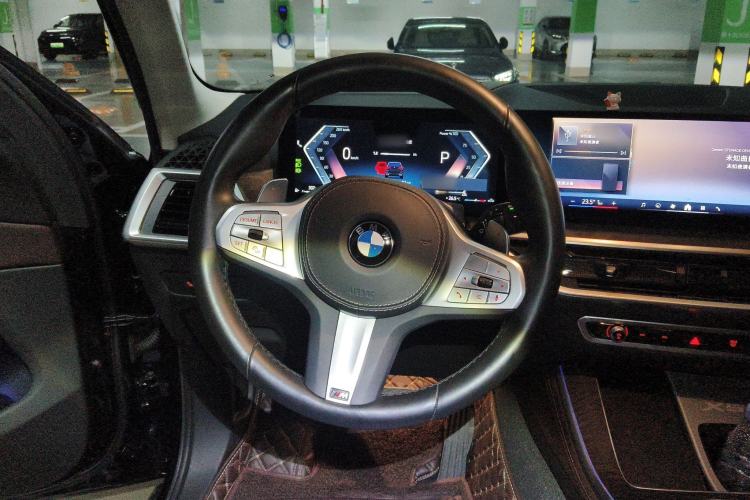 Used BMW X5 2023 xDrive 30Li Luxury M Sport Package
