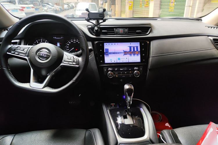 Used Nissan X-Trail 2023 Classic 2.0L Two-Wheel Drive Smart Connect Premium Edition Center Console