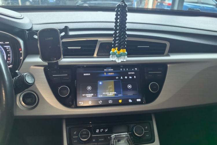 Used Geely Auto Emgrand X7 Sport 2016 1.8TD Automatic ZhiZun Version Center Console