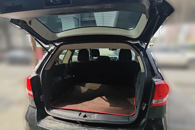 Used Dodge Journey 2013 2.4L Two-Wheel Drive Luxury Version Trunk