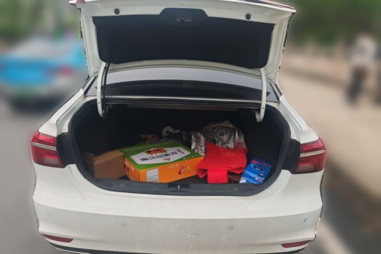 Used Roewe i6 2017 20T Automatic Internet ZhiZun Edition Trunk