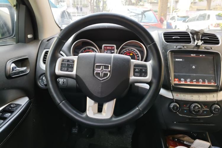 Used Dodge Journey 2013 2.4L Two-Wheel Drive Luxury Version