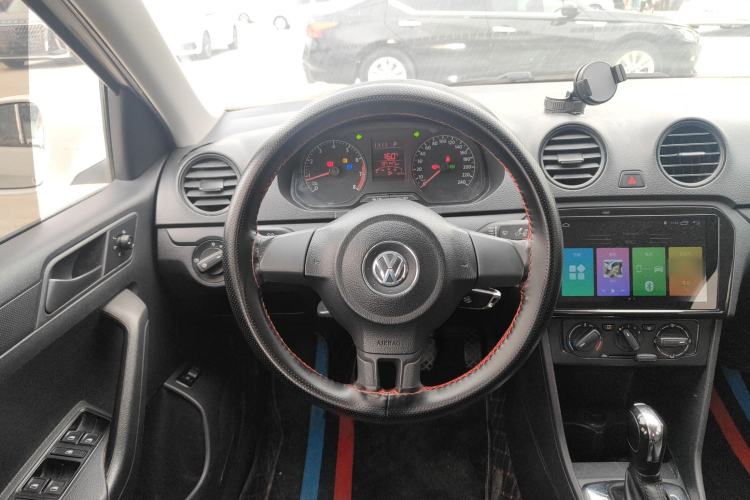 Used Volkswagen Jetta 2015 Value Edition 1.6L Automatic Fashion Version Steering Wheel