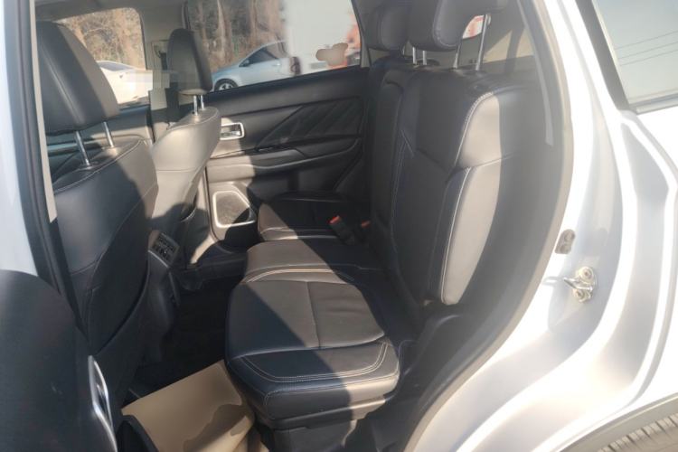 Used Mitsubishi Outlander 2020 2.0L Two-Wheel Drive Comfort Edition 7-Seater
