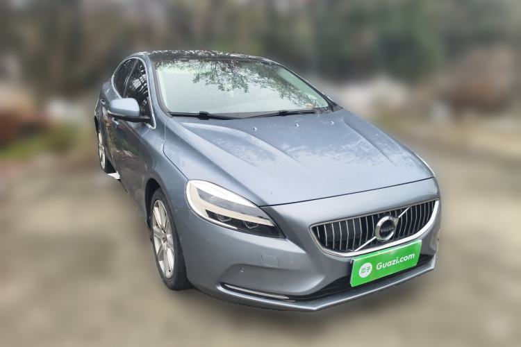 Used Volvo V40 2017 T3 Zhiya Edition Front Right 45 Deg