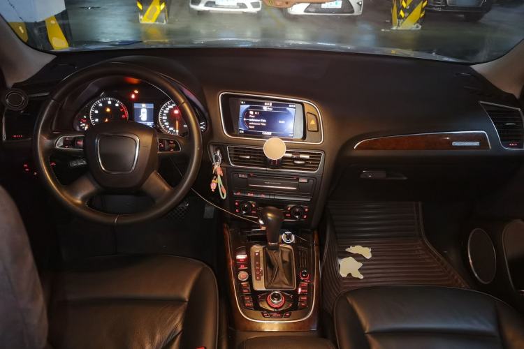 Used Audi Q5 2012 2.0TFSI Comfort Version Center Console