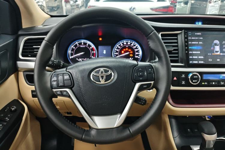 Used Toyota Highlander 2017 2.0T Four-Wheel Drive Luxury Edition 7 Seats Steering Wheel