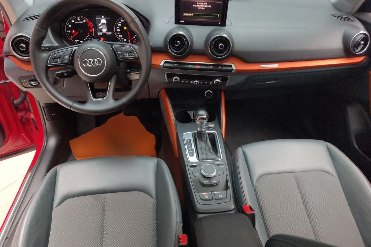 Used Audi Q2L 2018 35 TFSI Fashionable & Elegant Version China VI Emission Standard Center Console