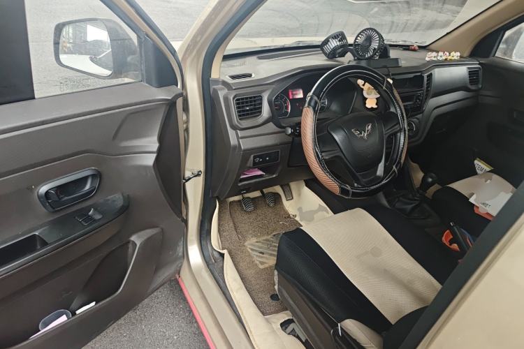 Used Wuling Hongguang V 2019 1.5L Base Version China VI LAR
