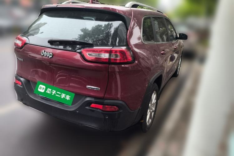 Used Jeep Cherokee 2016 2.0L Superior Edition
