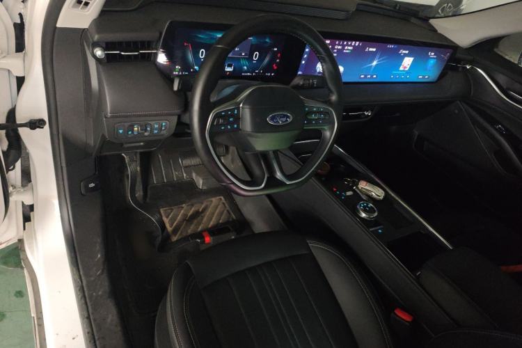 Used Ford Mondeo 2025 1.5T EcoBoost Luxury Version Center Console