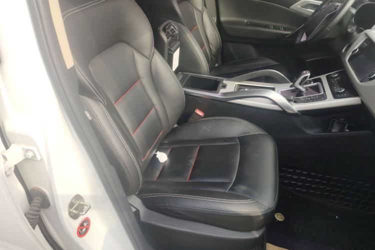 Used Geely Auto Emgrand X7 Sport 2020 1.8TD DCT Two-Wheel Drive Smart Connect 4G-Enabled Version
