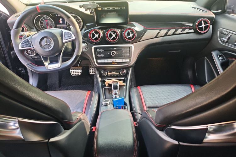 Used Mercedes-Benz GLA AMG 2017 Facelifted AMG GLA 45 4MATIC Center Console
