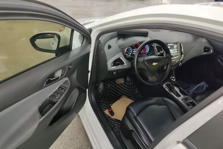 Used Chevrolet Cruze 2018 320 Automatic Pioneer Sunroof Edition