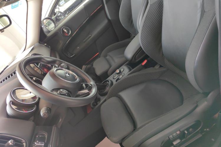 Used MINI Countryman 2019 1.5T COOPER Artist Weekend Travel Edition Left Front Seat