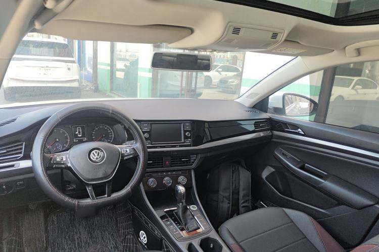 Used Volkswagen Bora 2020 1.5L Automatic Comfort Model Center Console