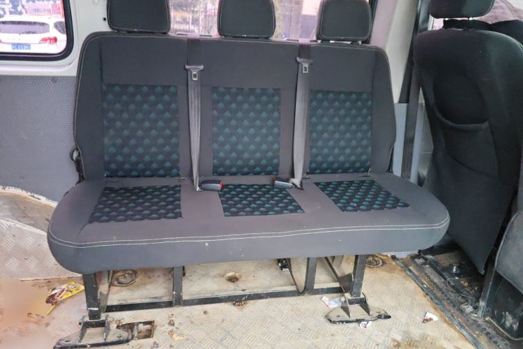 Used SAIC MAXUS Xintu V80 2018 2.5T 6-Speed Manual Aoyuntong Short Wheelbase Mid-Height 5-6 Seater
