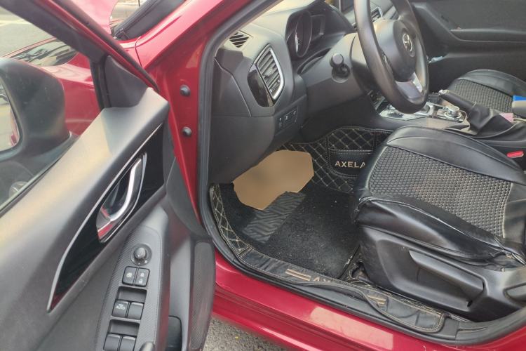 Used Mazda 3 Axela 2014 Sedan 1.5L Automatic Luxury Model