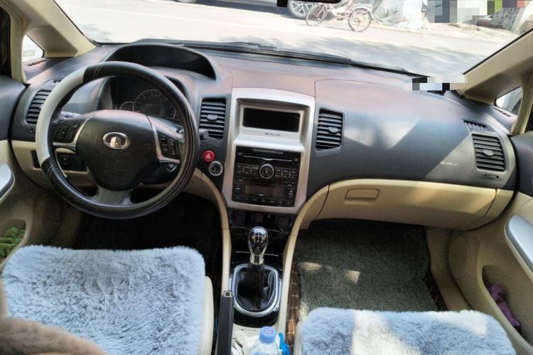 Used Great Wall C50 2012 1.5T Manual Fashion Edition Center Console