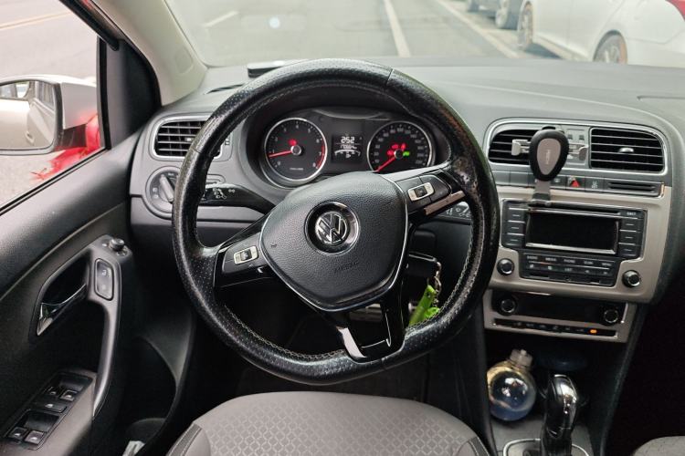 Used Volkswagen Polo 2014 1.6L Cross Polo Automatic Steering Wheel