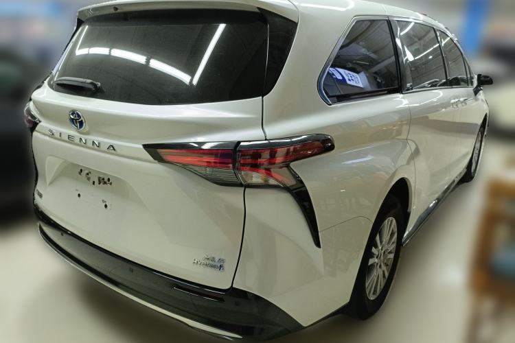 Used Toyota SIENNA 2021 2.5L Hybrid Luxury Edition Rear Right 45 Deg
