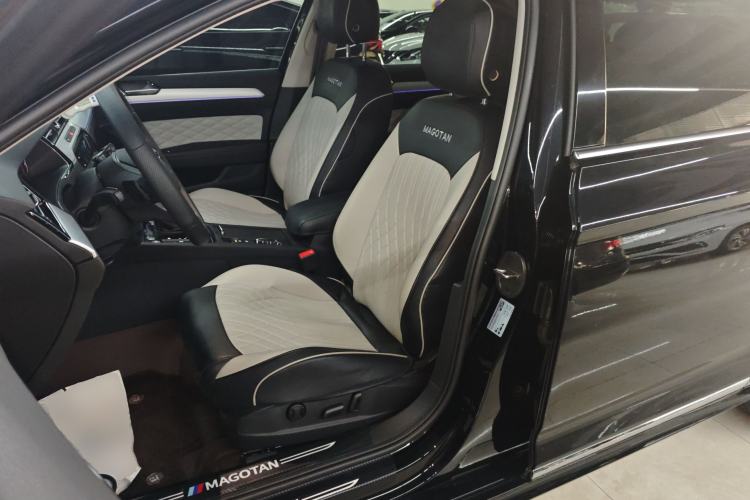 Used Volkswagen Magotan 2025 Zhongxiang Version 330TSI DSG Luxury Edition
