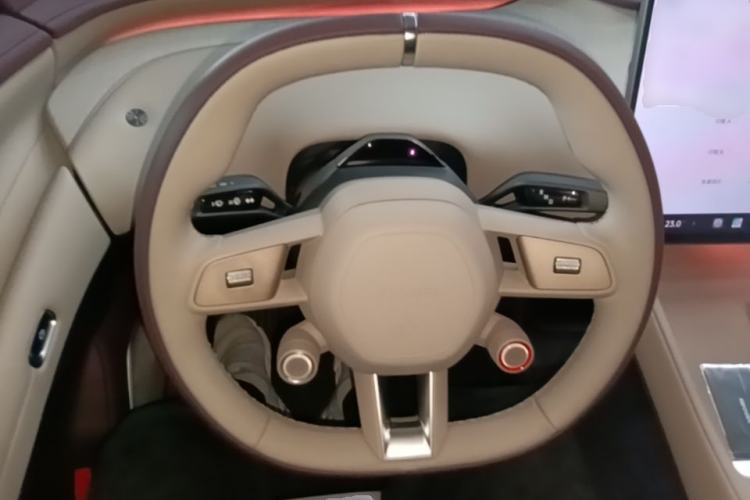 Used Xiaomi Auto YU7 2025 Ultra-Long Range High-Performance All-Wheel-Drive Max Edition Steering Wheel