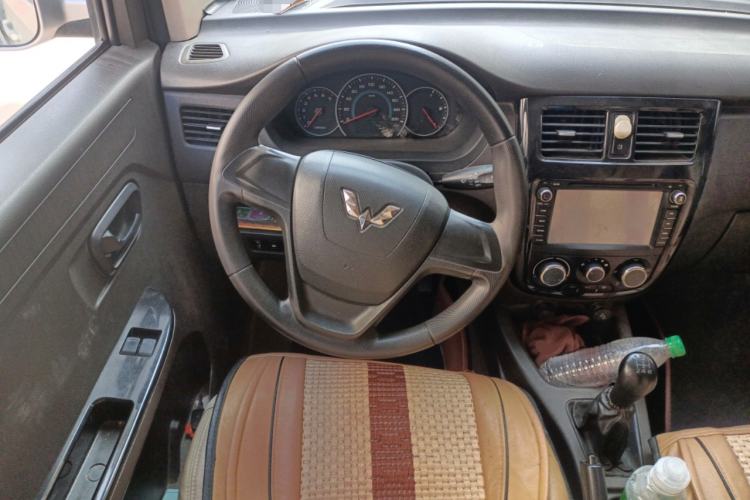 Used Wuling Rongguang V 2015 1.5L Standard Version