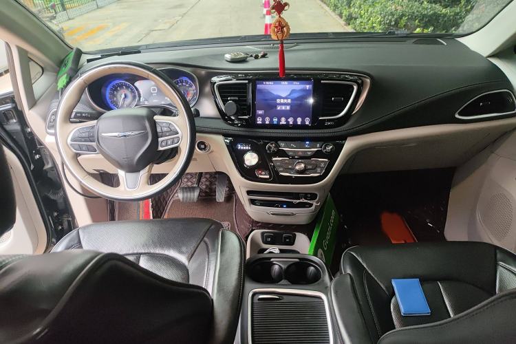 Used Chrysler Grand Voyager 2017 3.6L Premium Edition
