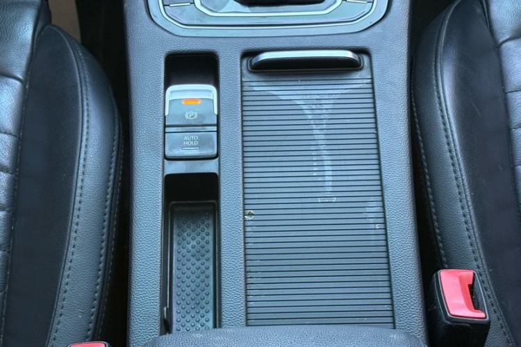 Used Volkswagen Magotan 2019 330TSI DSG Luxury Version China VI Standard Interior 2