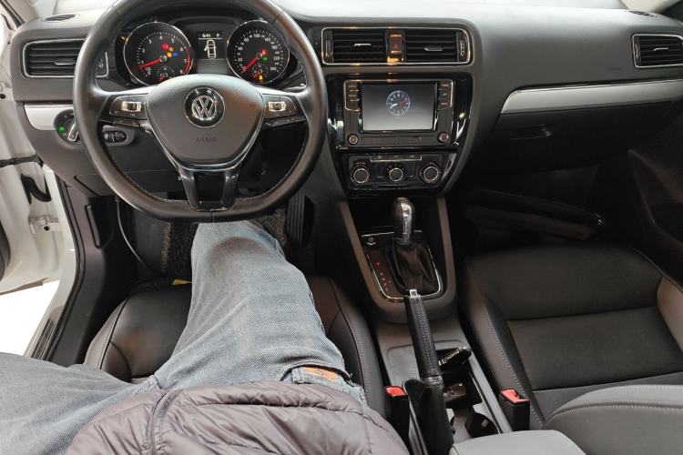 Used Volkswagen Sagitar 2018 280TSI DSG Comfort Model Center Console