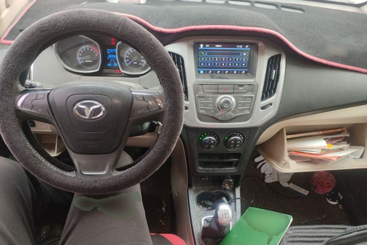 Used FAW Yingzhi G3 2014 1.5L Manual Zhihao Edition Center Console