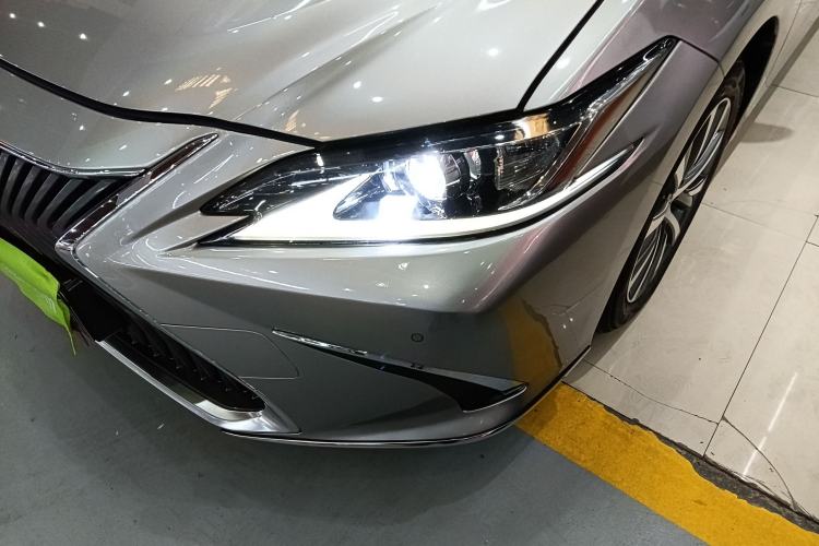 Used Lexus ES 2020 300h Premier Edition
