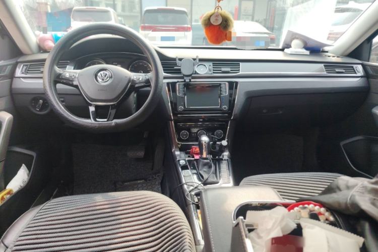 Used Volkswagen Passat 2017 330TSI DSG Prestige Edition Center Console